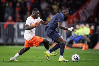 El Sunderland condena los insultos racistas a Brobbey tras la lesión del 'Cuti' Romero