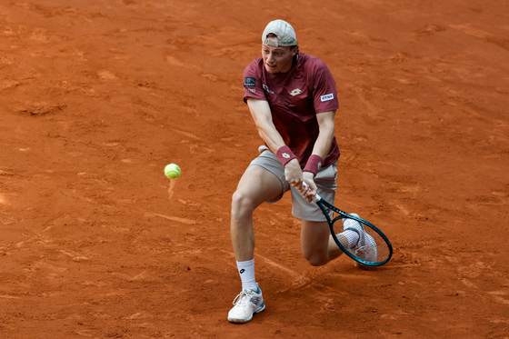 El peruano Ignacio Buse gana en Hamburgo su primer título ATP contra Tommy Paul