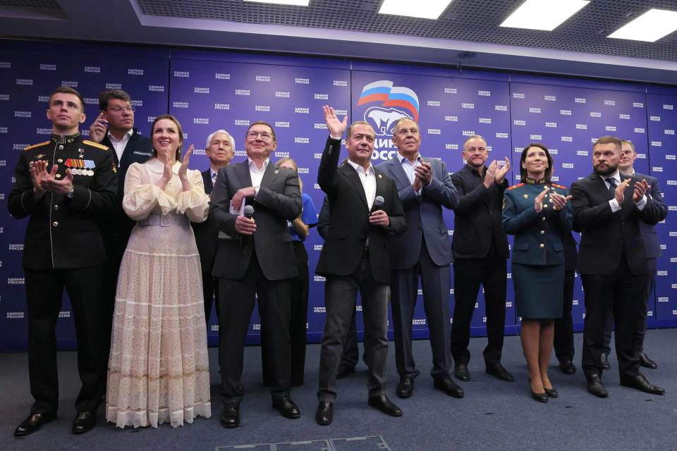 El partido del Kremlin revalida la mayoría constitucional, según Comisión Electoral rusa