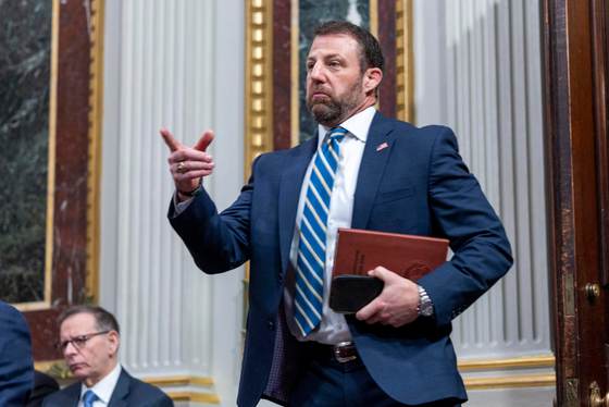 EE.UU. considera bloquear entrada de extranjeros en aeropuertos de ciudades "santuario"