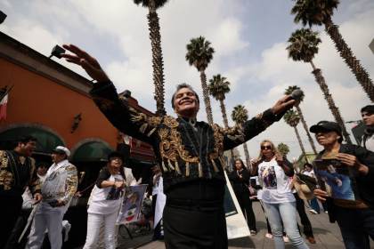 México vuelve a cantarle a Juan Gabriel 10 años después de su muerte