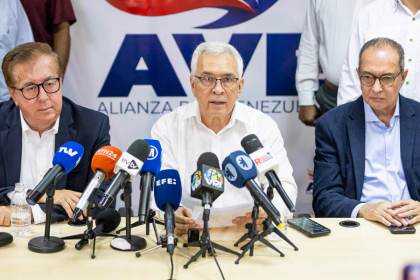 Grupo opositor exige presidenciales en Venezuela con María Corina Machado como candidata
