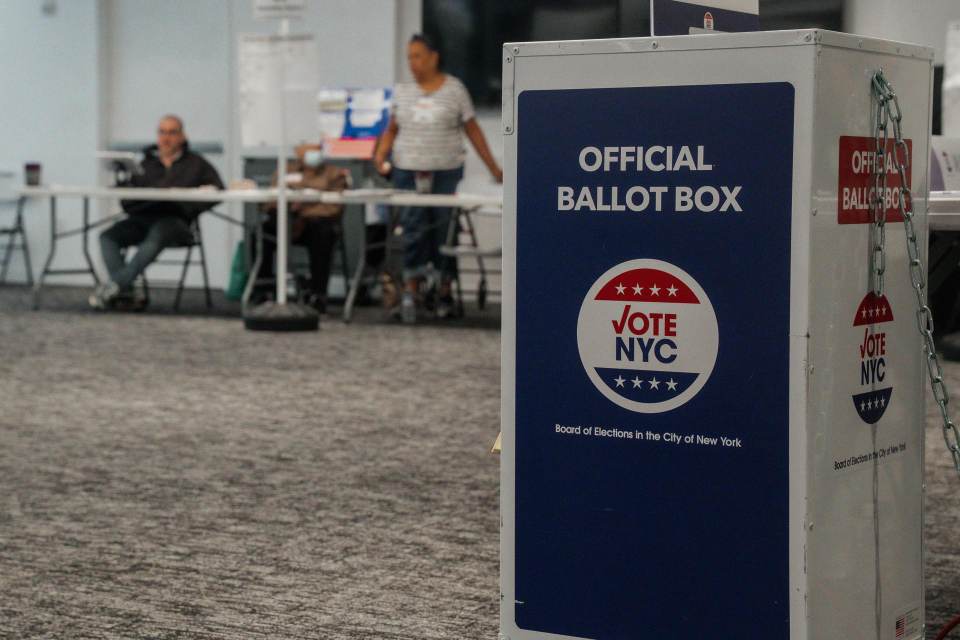 Nueva York vota en unas primarias clave para medir la fuerza del ala socialista de Mamdani