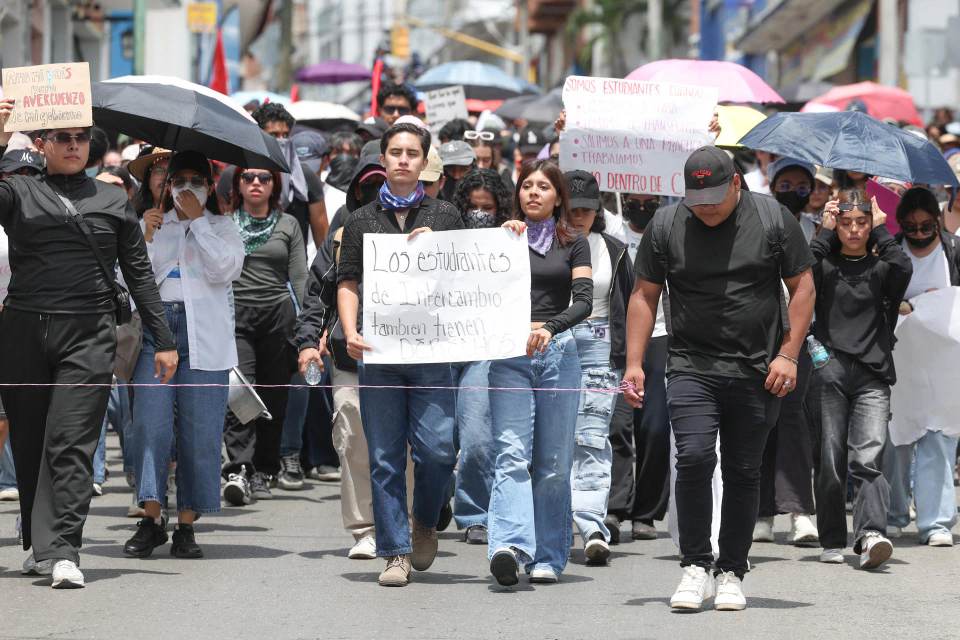 Estudiantes mexicanos claman por seguridad tras asesinato de española Claudia Tacoronte