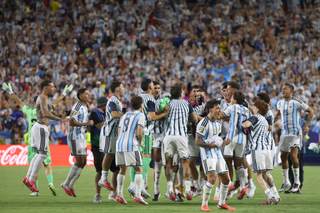 La selección argentina ofrece ayuda a los afectados por las inundaciones en sur de China