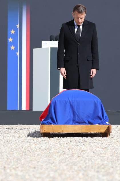 Macron rinde homenaje al socialista Jospin, "amado" y "profundamente respetado" por todos