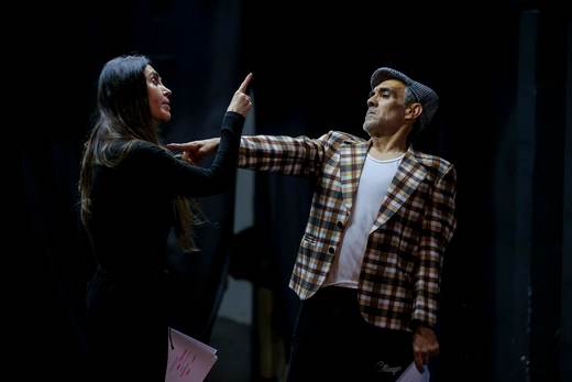 Los "perrhijos" y el dilema de humanizar mascotas se escenifica en obra teatral en Ecuador