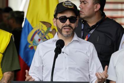 El presidente de Colombia anuncia el inicio de la reconstrucción de las zonas destruidas por terremoto