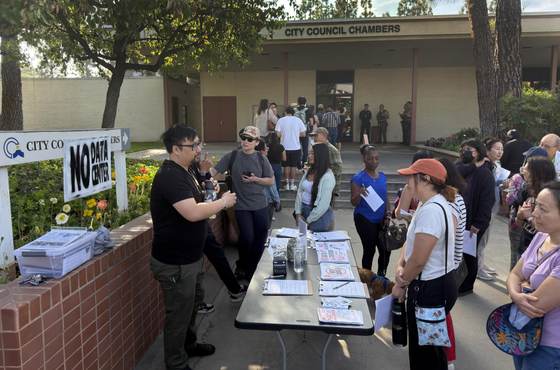 Crece rechazo en Los Ángeles a centro de IA en icónico escenario de 'Volver al futuro'