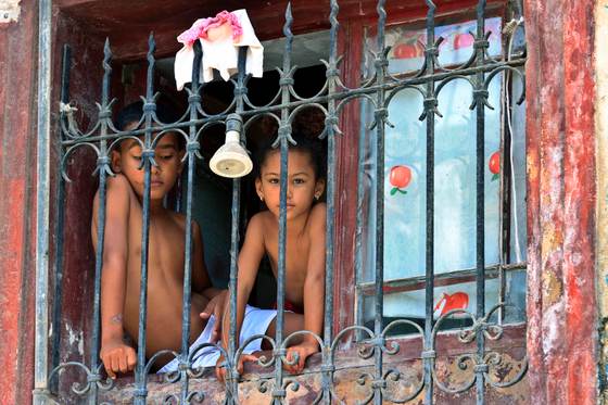 Cuba adelanta el fin de curso por la grave crisis energética: "No se puede dar clase así"
