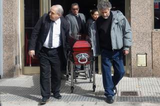 Cecilia Roth y Fito Páez participan del velatorio del cineasta argentino Adolfo Aristarain