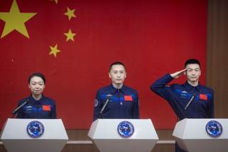 China presenta misión espacial tripulada Shenzhou-23 con primera astronauta de Hong Kong