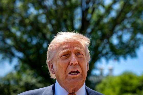 Trump asegura que China se compromete a comprar petróleo, aviones y soja estadounidense
