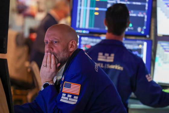Wall Street cierra en verde y el Dow Jones supera por primera vez los 52.000 puntos