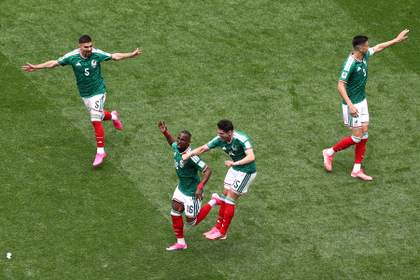 Los debutantes Lira y Reyes se quitan un peso de encima