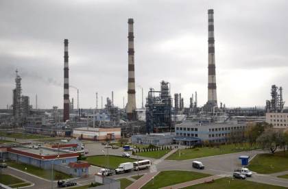 El brent sube un 1 %, hasta 105,68 dólares, por el aumento de la tensión en Oriente Medio