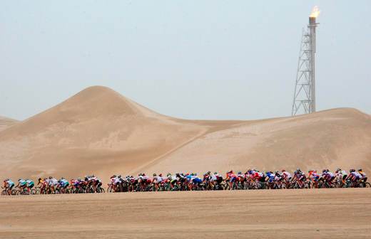 Catar suspende la producción de gas natural licuado tras el ataque a sus instalaciones