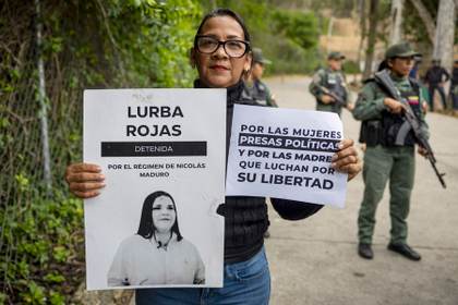 Familias exigen a Delcy Rodríguez liberar a presas políticas en protesta frente a cárcel