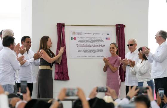 México y EEUU inauguran planta de moscas estériles contra el gusano barrenador en Chiapas
