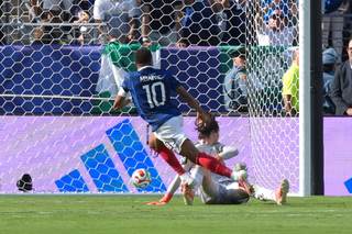 La FIFA vende por pedazos de colección el césped de la final del Mundial