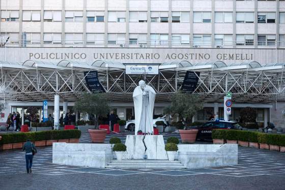 La hospitalización de León XIV: El Gemelli vuelve a ser escenario de un pontificado