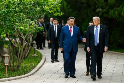Trump sopesa levantar sanciones a las empresas chinas que compran petróleo iraní