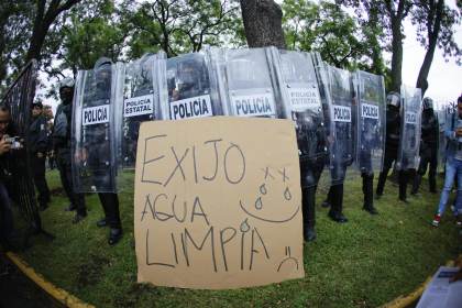 Protesta por agua contaminada en oeste de México deja nueve detenidos y decenas de heridos