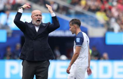 Seleccionador de Bosnia y Herzegovina dice que "no está todo perdido" tras caer ante Suiza