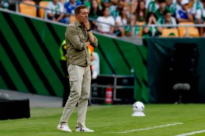 El Osasuna español destituye a su entrenador, Luis Miguel Ramis, y Jagoba Arrasate vuelve