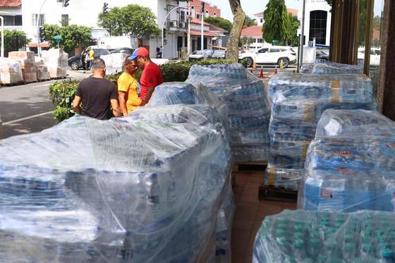 Ciudadanos en Panamá donan cien toneladas de ayuda humanitaria para Venezuela