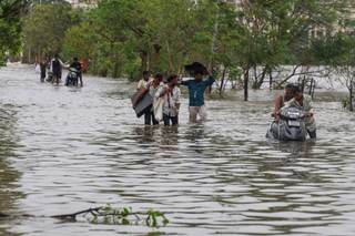 Las lluvias monzónicas en la India causan decenas de muertos por desastres en todo el país