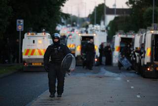 Belfast trata de recuperar la normalidad tras los disturbios más violentos en años