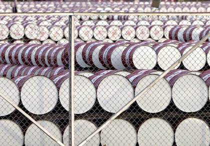 El brent sube un 2 % y roza los 85 dólares mientras se mantienen las tensiones EEUU-Irán
