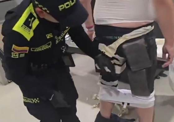 Detienen en Bogotá a hombre vestido de piloto que viajaba a España con 10 kilos de cocaína