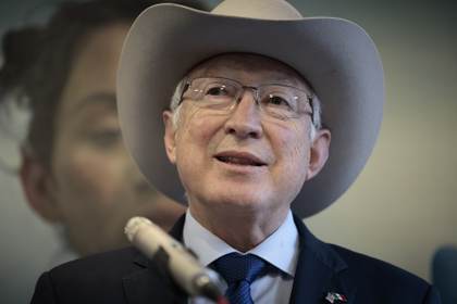 Exembajador de EEUU asegura que López Obrador "temía" posibles revelaciones de 'El Mayo'