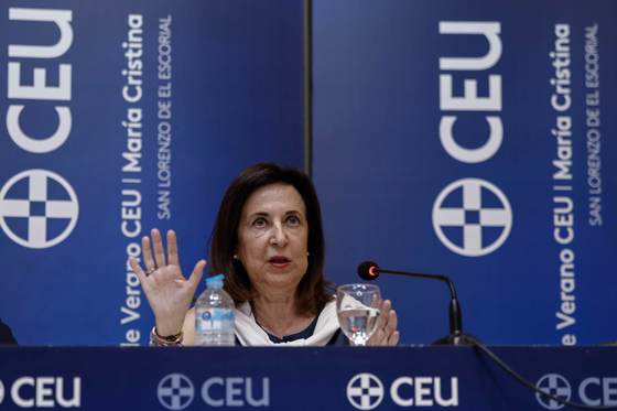 Ministra de defensa española lamenta que Europa sea "rehén" de Estados Unidos