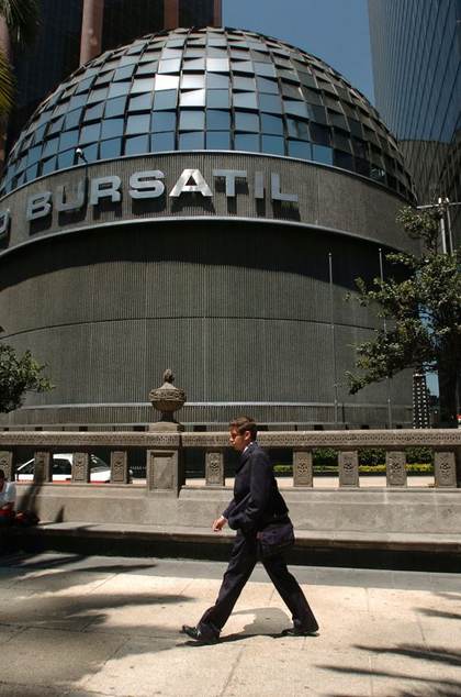 La Bolsa mexicana inicia abril con avance de 1,59 % y se acerca a techo de 70.000 unidades
