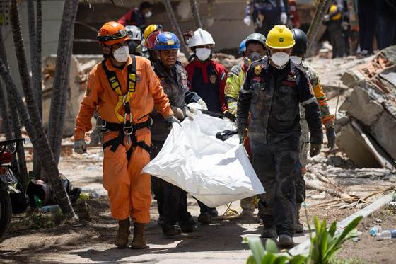 Caracas vuelve con nerviosismo a la cotidianidad una semana después del doble terremoto
