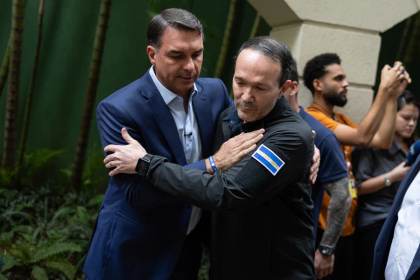 Bolsonaro dice que abrirá 500.000 cupos en las cárceles tras cita con ministro de Bukele