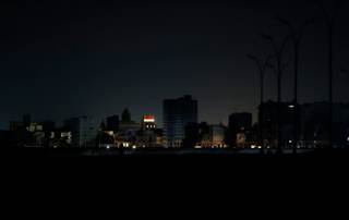 Cuba permanece sin electricidad casi en su totalidad tras su sexto apagón en año y medio