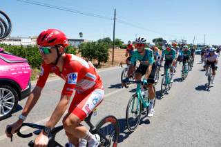 Pogacar se retira de la Vuelta tras sufrir una dura caída