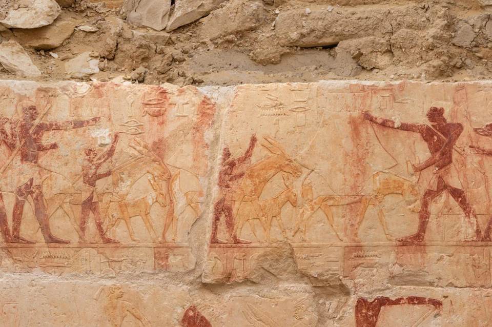 Una misión arqueológica española revela una "curiosa y preciosa" tumba de la V dinastía faraónica