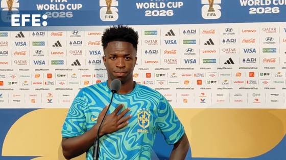 Vinícius se queja del césped tras empatar con Marruecos: "Se secaba muy rápido"