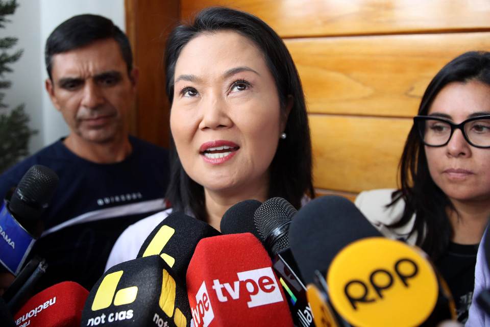 Fujimori mantiene una ventaja de 0,006 % sobre Sánchez con el 98,25 % de votación en Perú