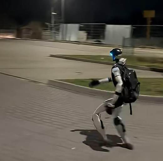 "Edward Warchocki", el robot humanoide que asombra a Polonia con sus interacciones