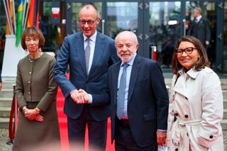 Lula estrecha el lazo económico con Alemania en un viaje de dos días iniciado en Hannover