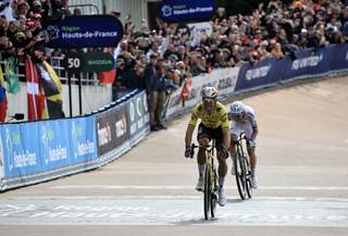 Pogacar: "Van Aert iba más fresco"