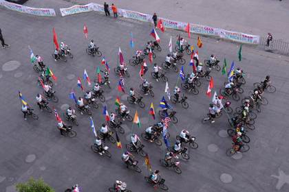 Protestan contra "limpieza social" por ciclovía rumbo al Mundial en Ciudad de México