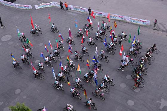 Protestan contra "limpieza social" por ciclovía rumbo al Mundial en Ciudad de México