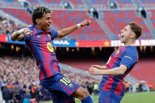 Lamine Yamal rellena con goles su depósito de felicidad